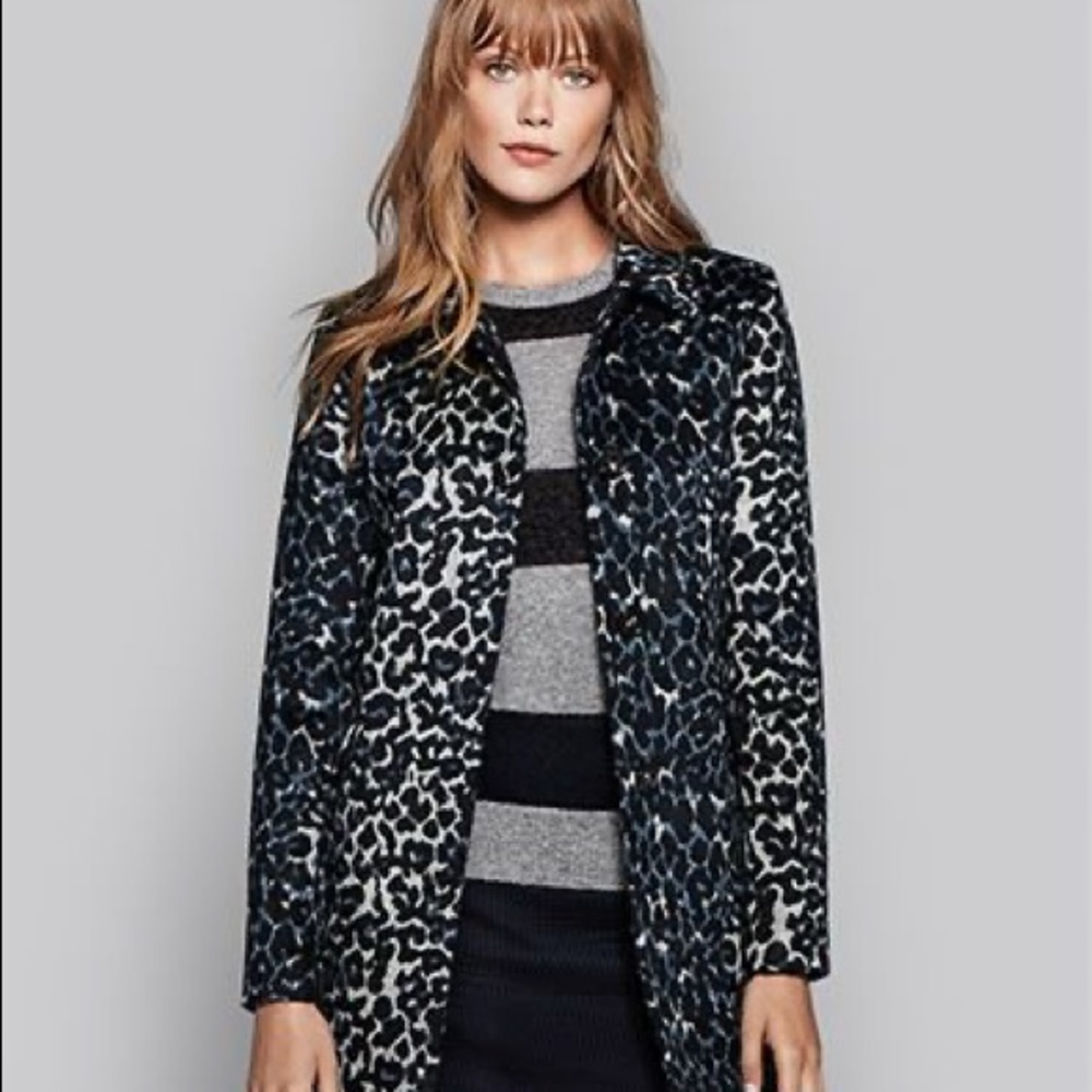 LIKE NEW LOFT Snow Leopard Car Coat